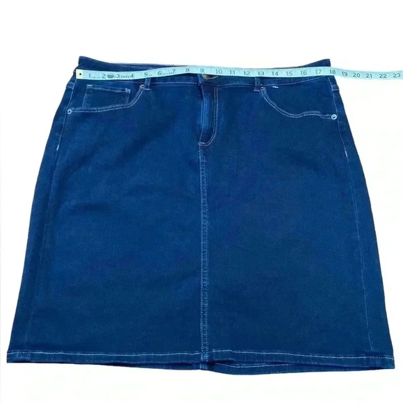 Simons, Indigo Denim Knee-Length Skirt with Pockets, Size 16 - Picture 6 of 9